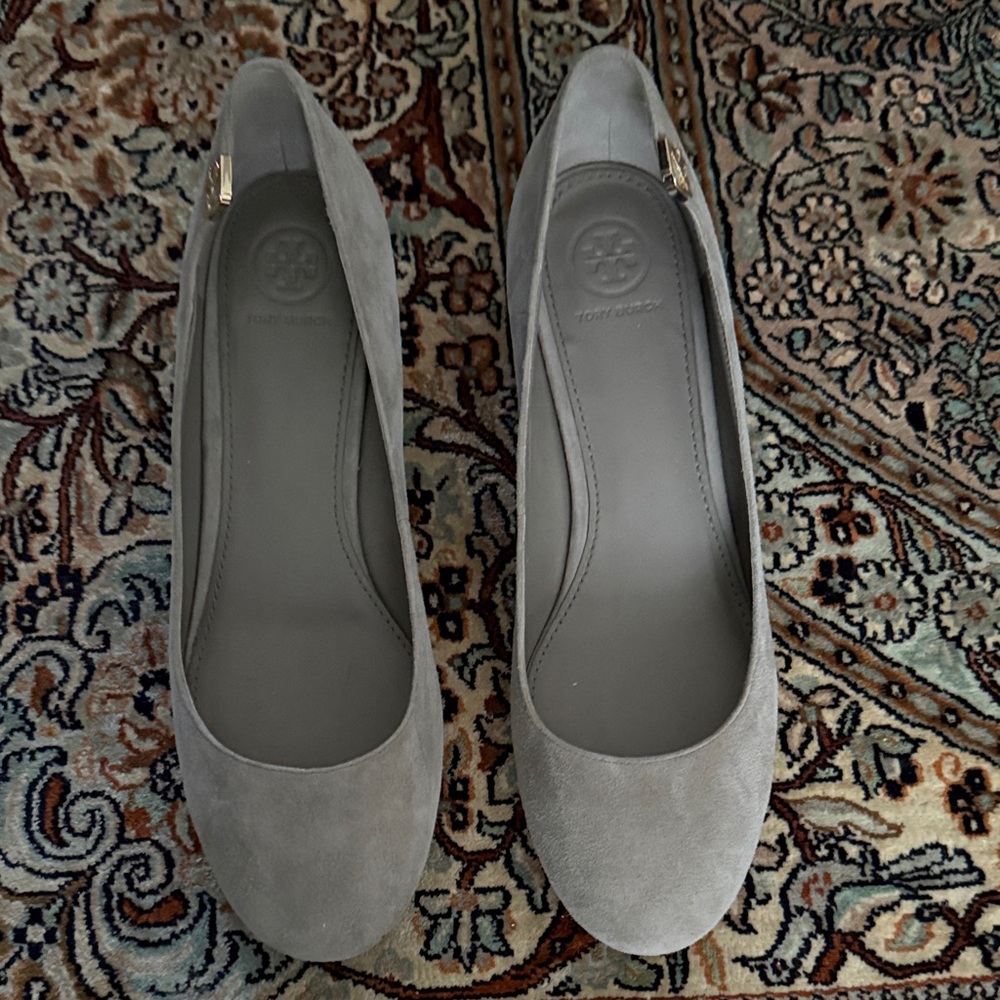 Tory Burch Taupe Suede Round-Toe Ballet style with Golf Logo Accent (size 8.5)